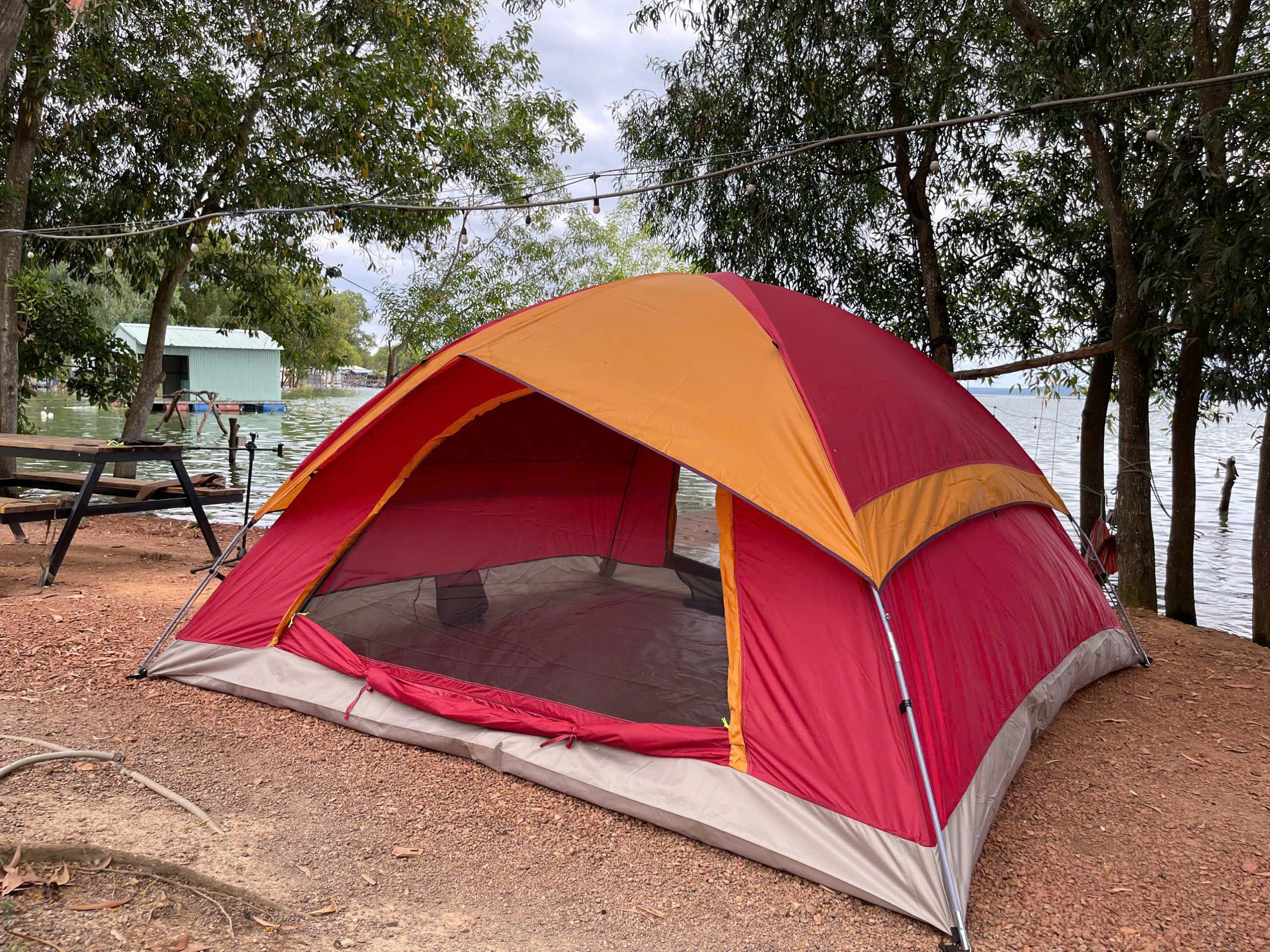 thuê lều cắm trại 10 người Nha Trang