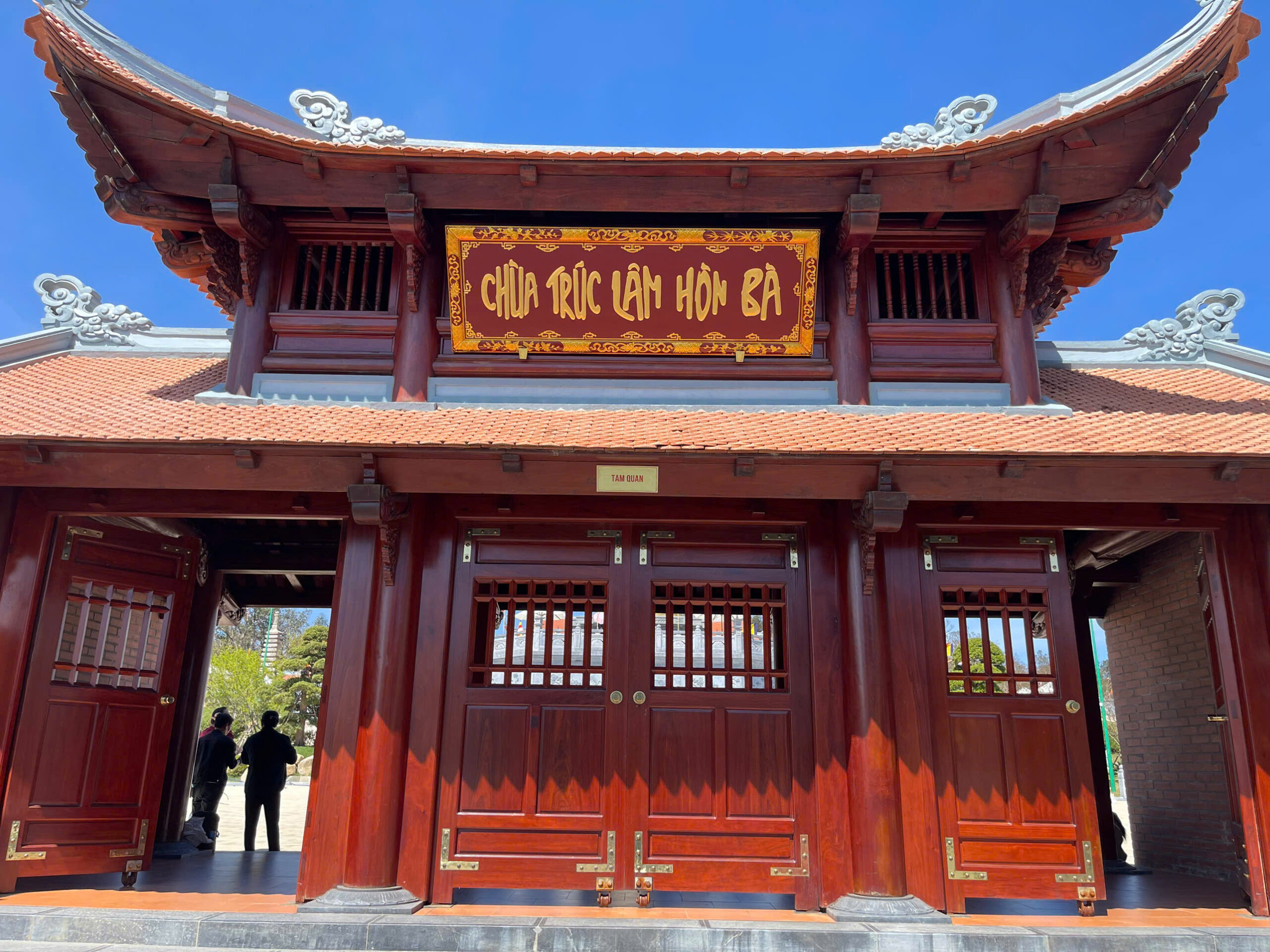 Tham quan chùa Trúc Lâm Hòn Bà